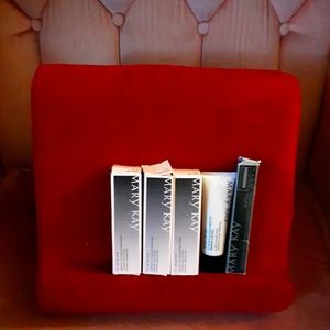 Mary Kay bundle  mascaras  and primer with sunscreen